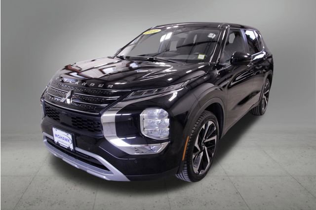 Used 2022 Mitsubishi Outlander SE image 1