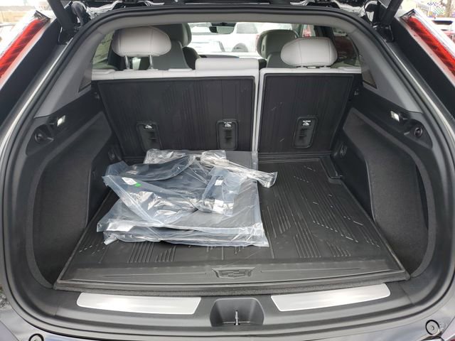 New 2025 Cadillac Optiq Luxury 1 w/ LPO, ONYX Package image 8