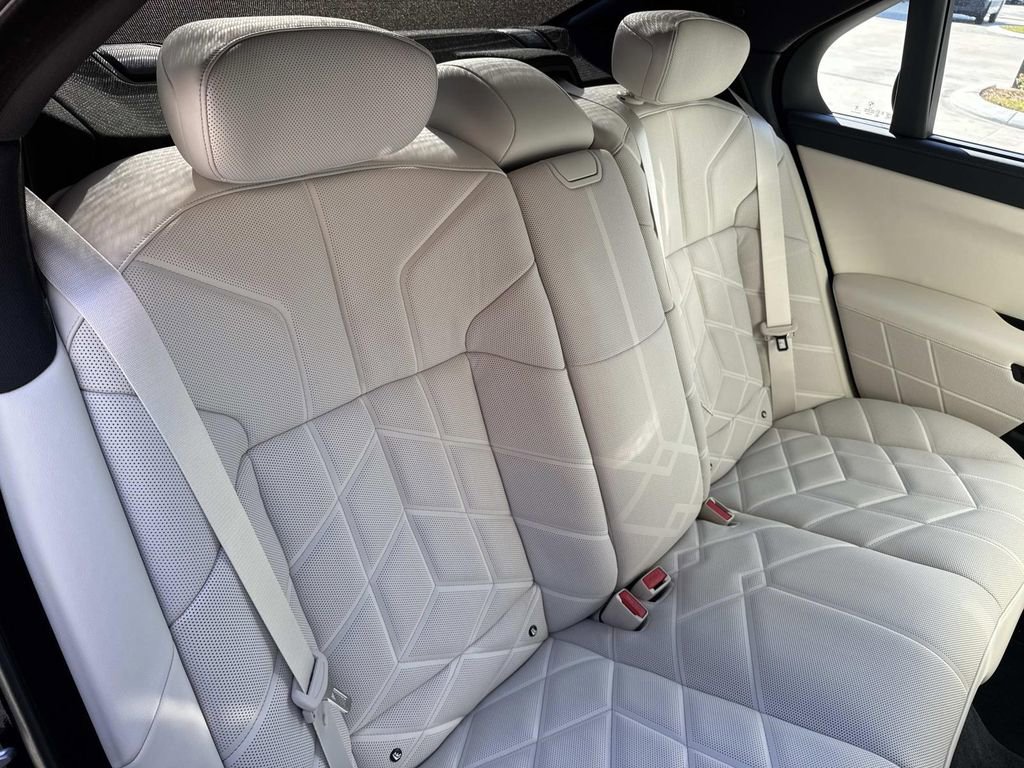 Used 2024 BMW 760i xDrive image 14