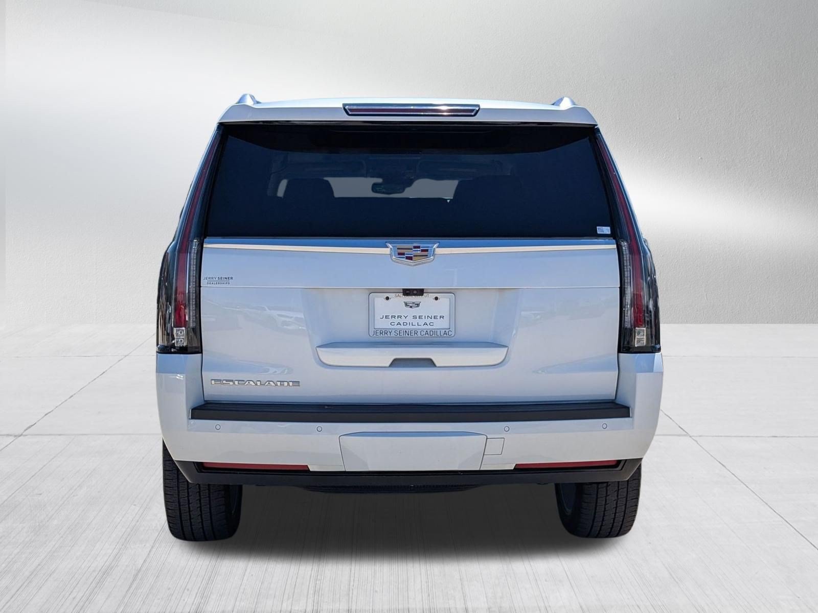 Used 2020 Cadillac Escalade Premium Luxury AWD/4WD image 4