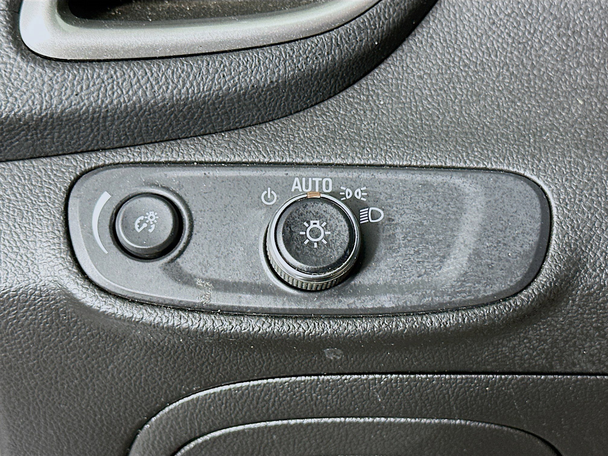 Used 2020 Chevrolet Trax LS w/ Tint and Cruise Package image 17