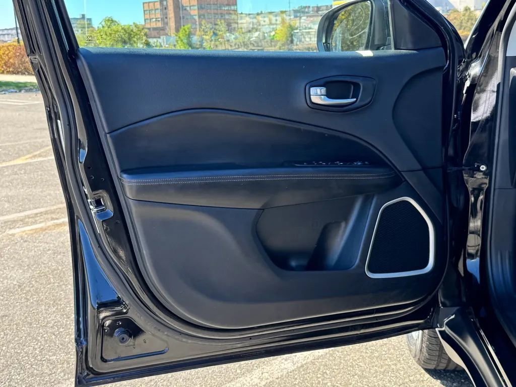 Used 2020 Jeep Compass Limited w/ Safety & Security Group image 6