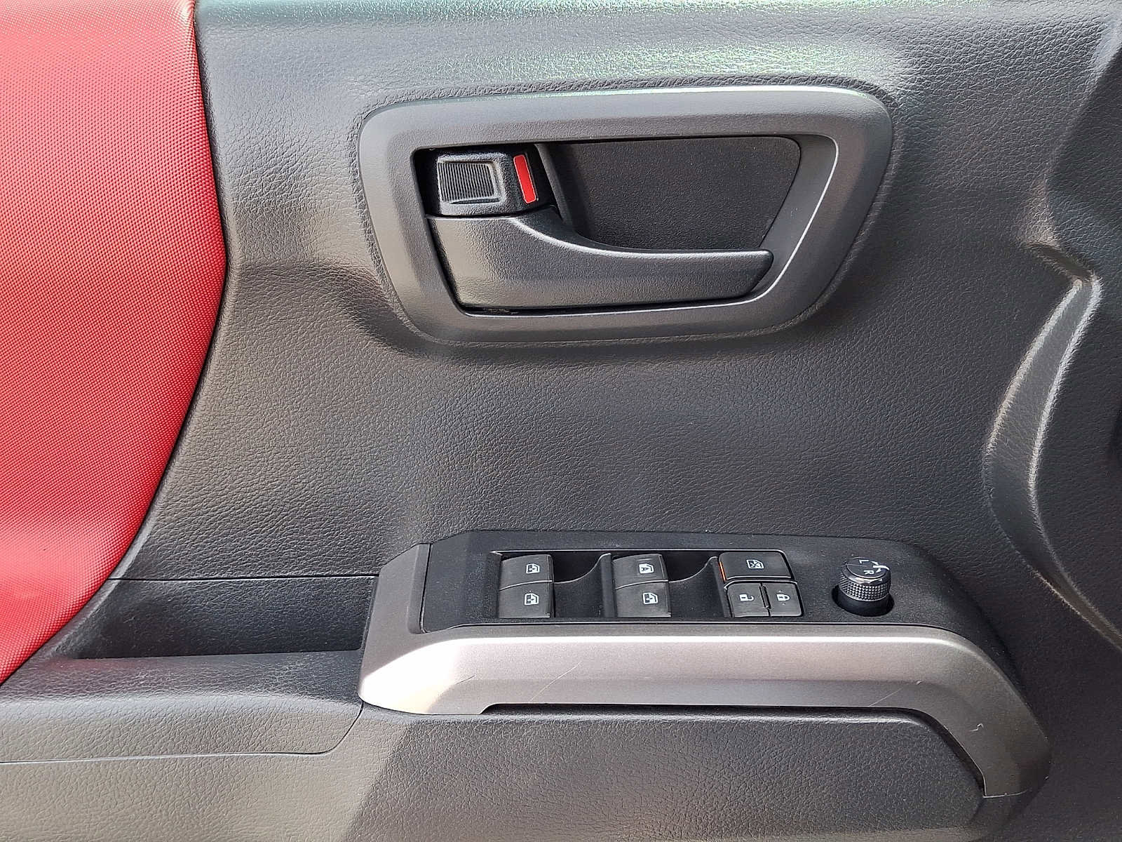 Used 2020 Toyota Tacoma SR5 image 13