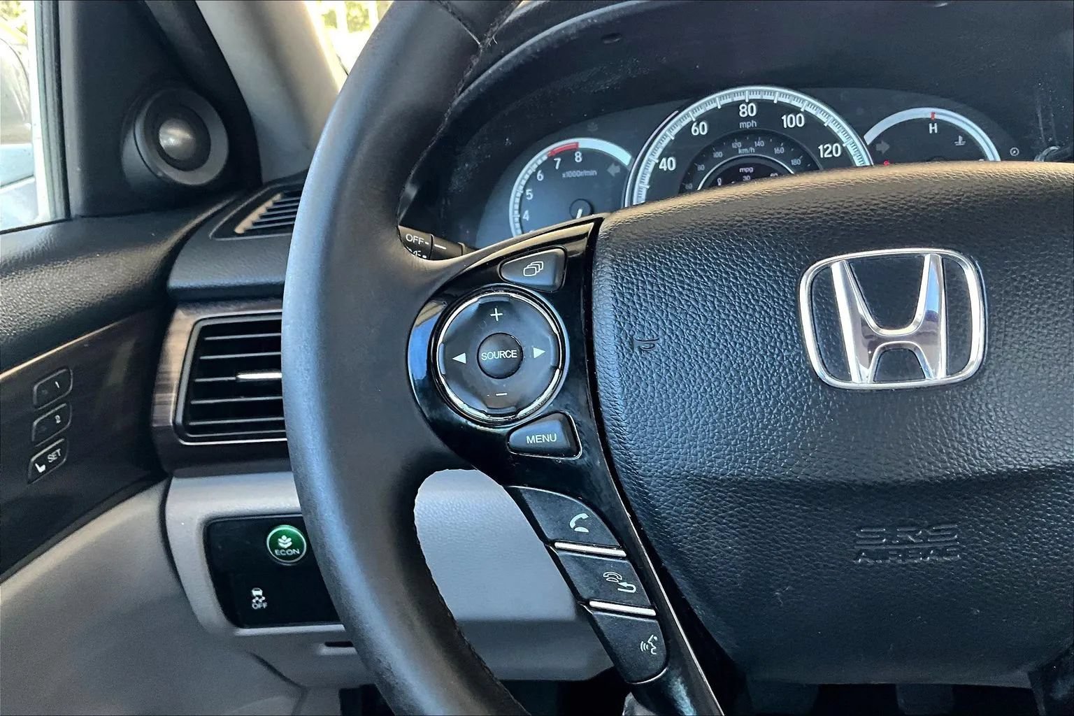 Used 2017 Honda Accord EX-L image 10