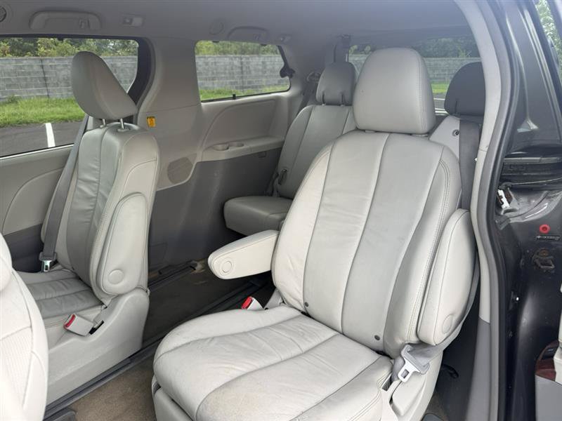 Used 2013 Toyota Sienna XLE AWD/4WD image 12
