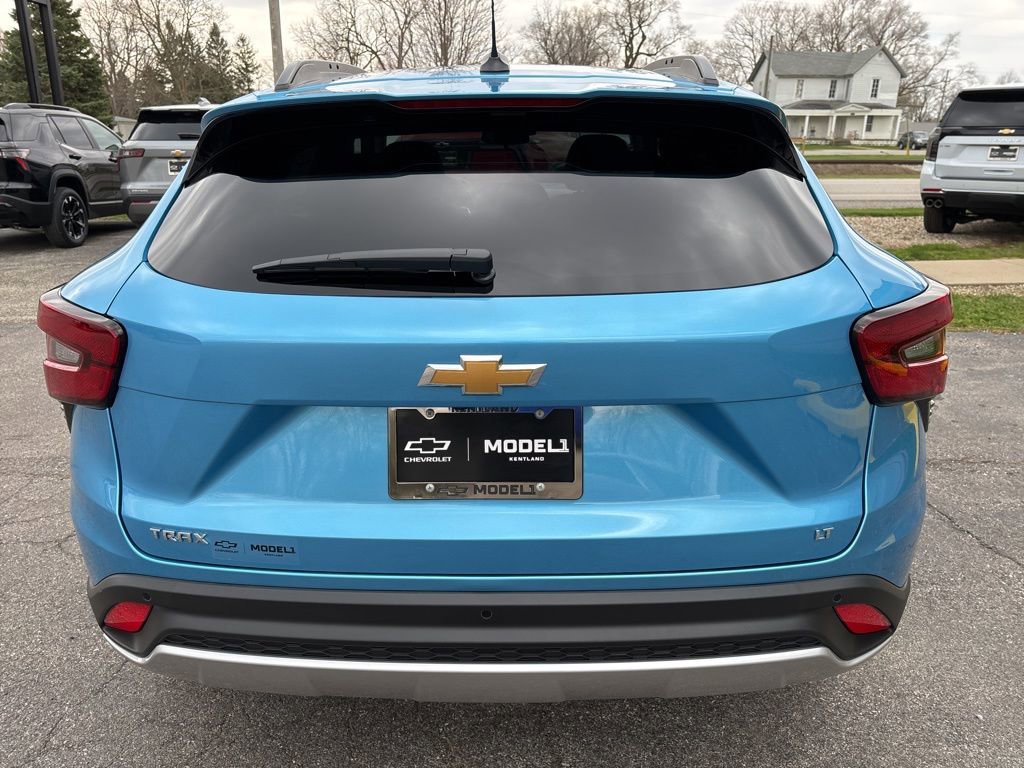 New 2026 Chevrolet Trax LT w/ Sunroof Package FWD image 4