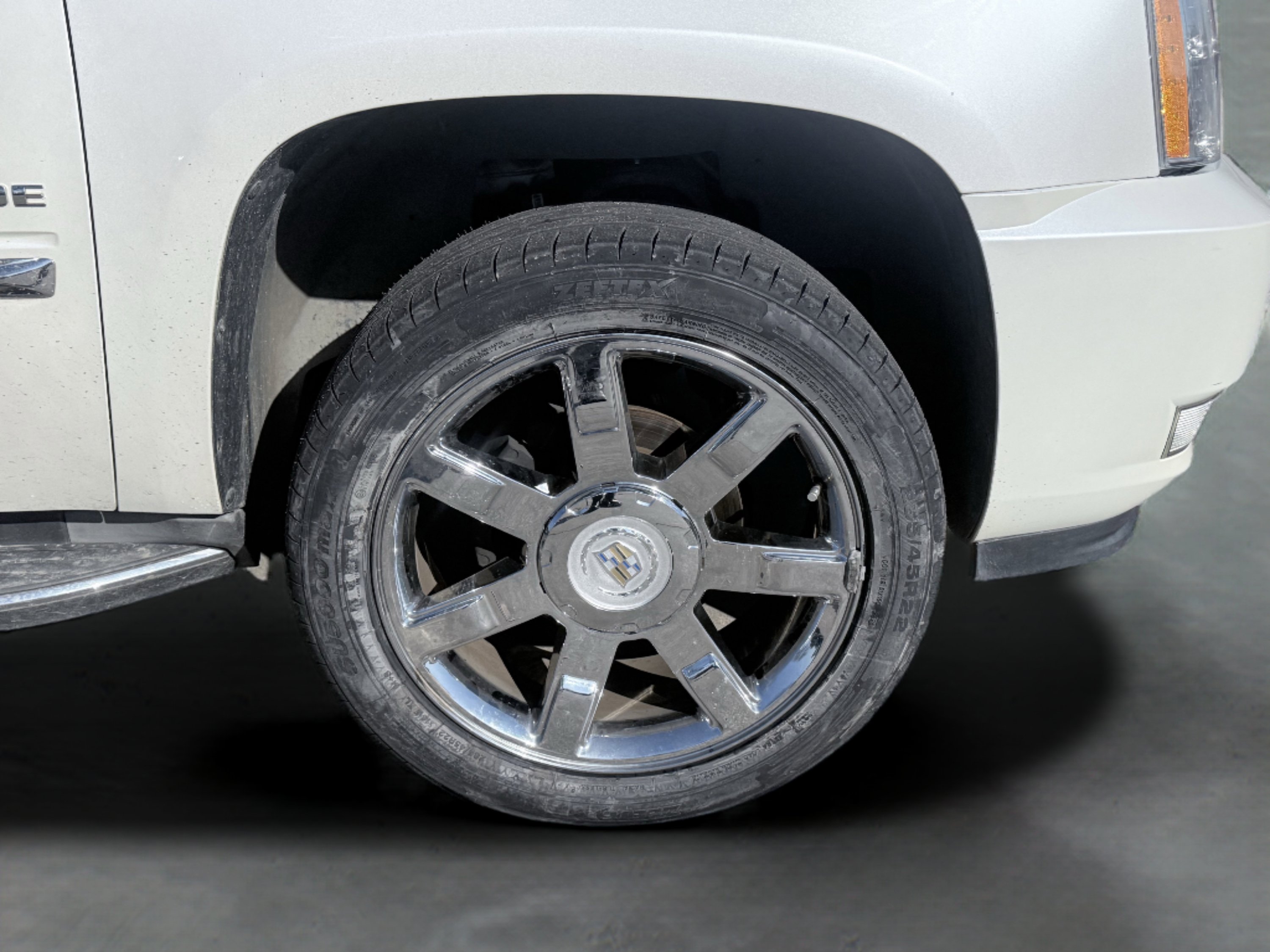 Used 2012 Cadillac Escalade Luxury RWD image 9