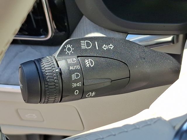 Used 2023 Volvo XC60 B6 Ultimate w/ Climate Package image 27