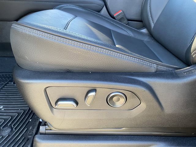 Used 2025 GMC Yukon Denali w/ Advanced Technology Package image 26