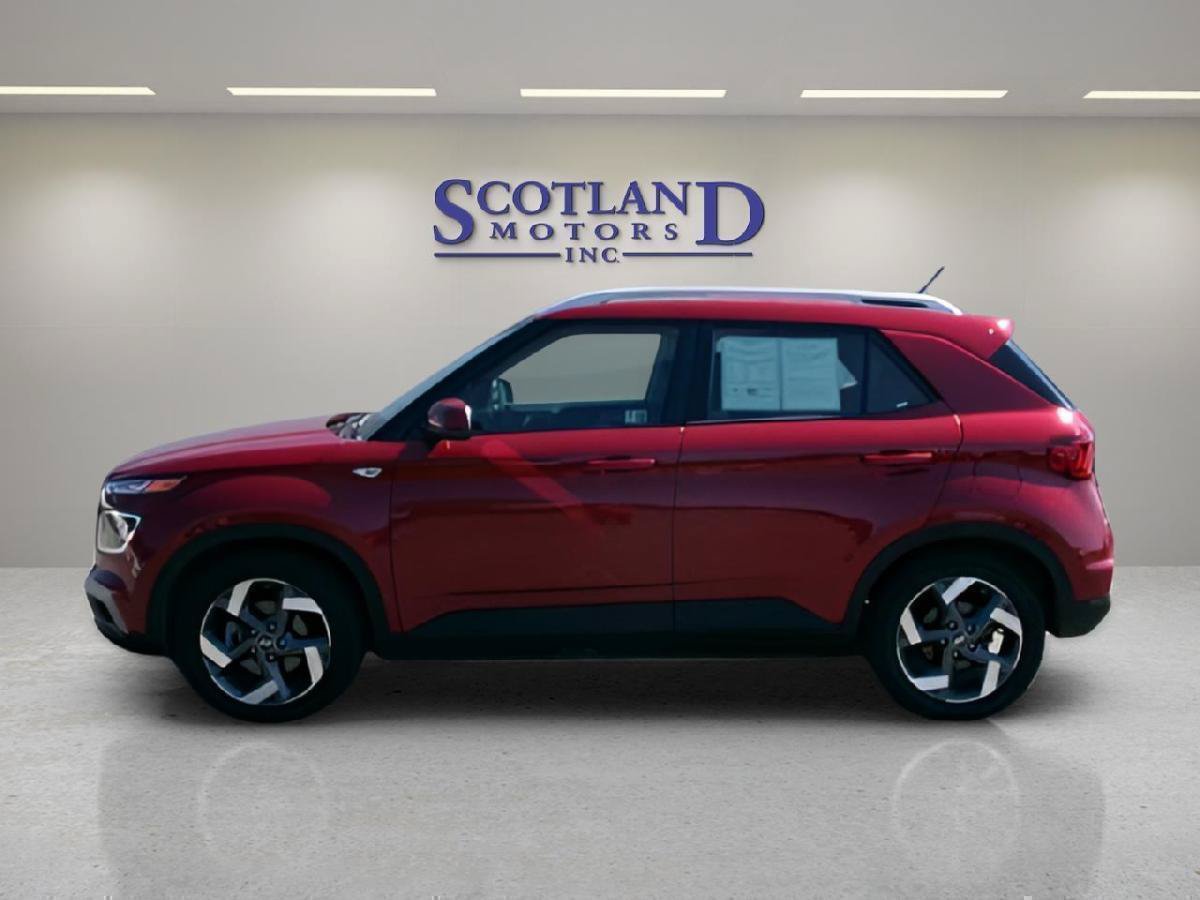 Used 2025 Hyundai Venue SEL FWD image 1