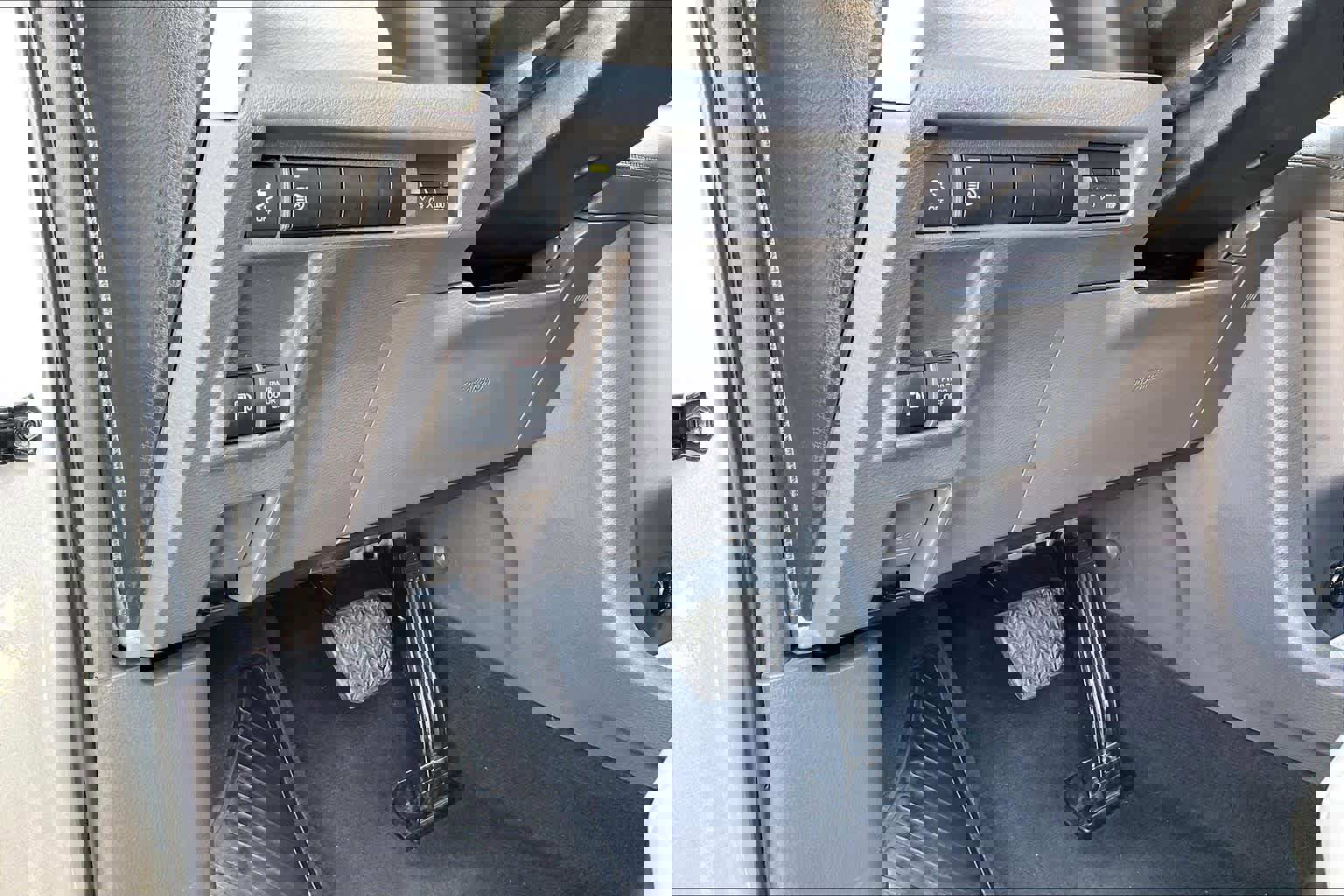 Used 2024 Toyota Sienna XLE FWD image 58