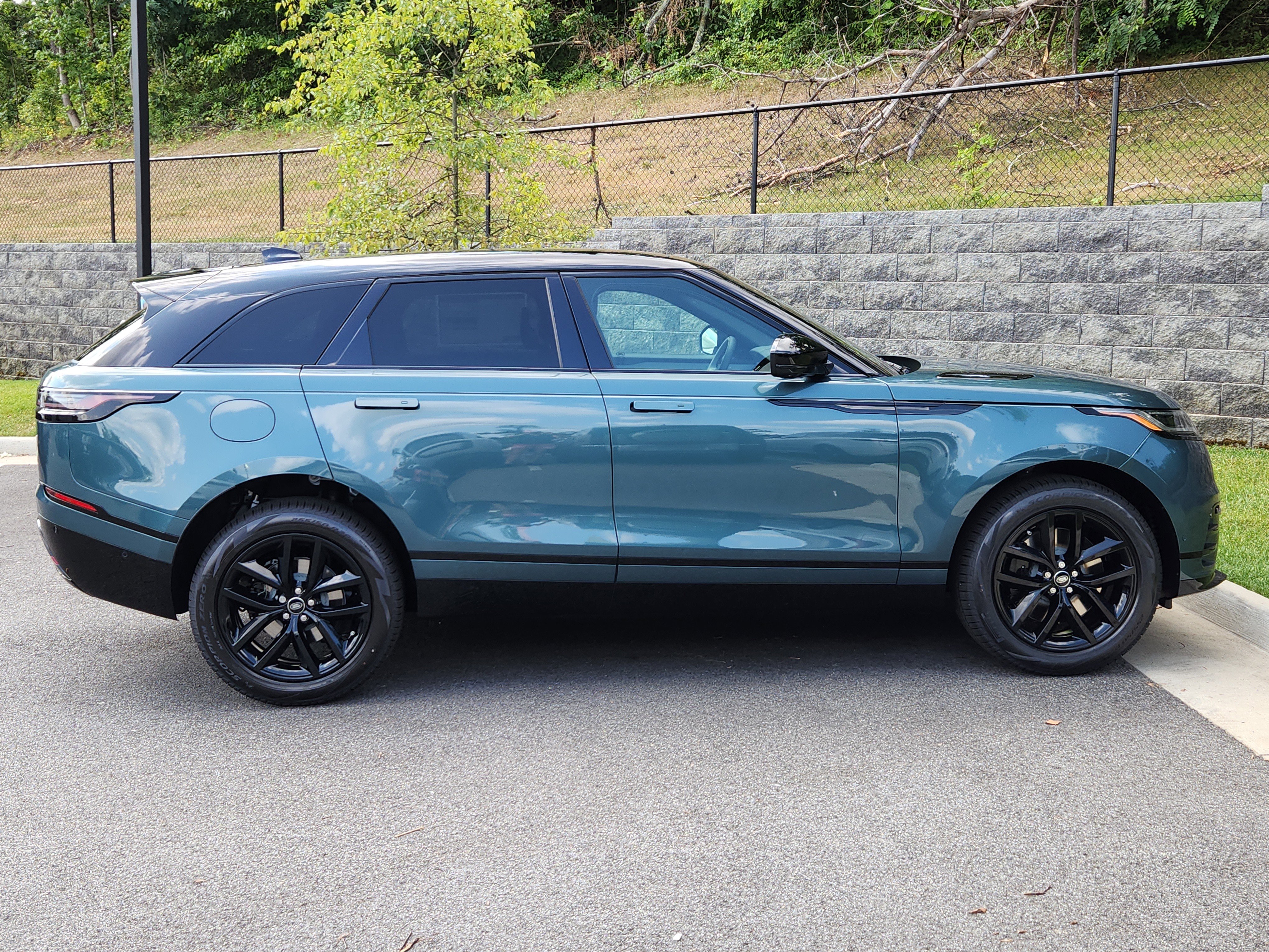 Used 2026 Land Rover Range Rover Velar Dynamic SE image 11