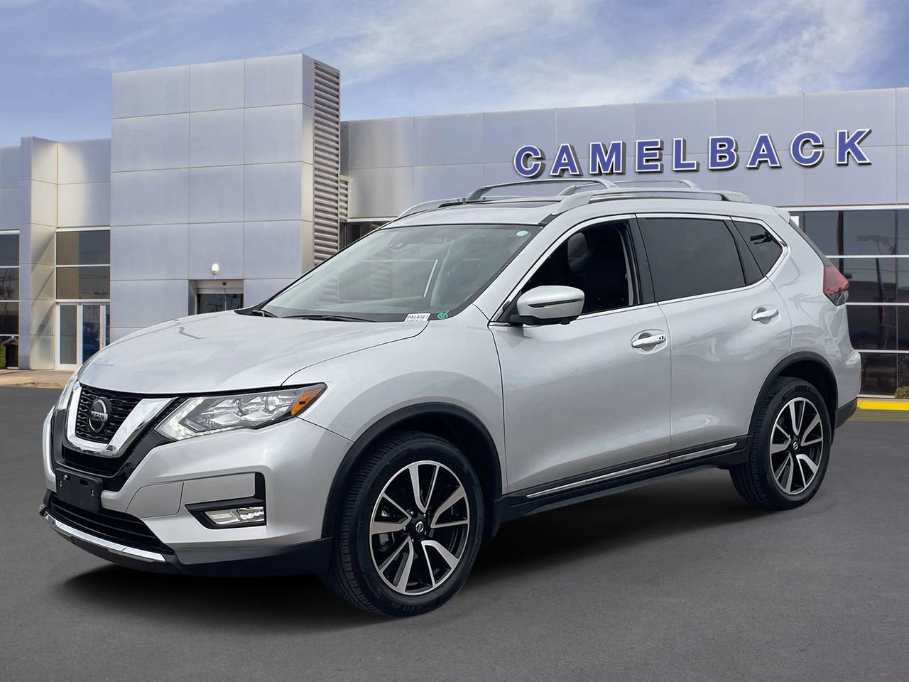 Used 2019 Nissan Rogue SL w/ Premium Package image 2
