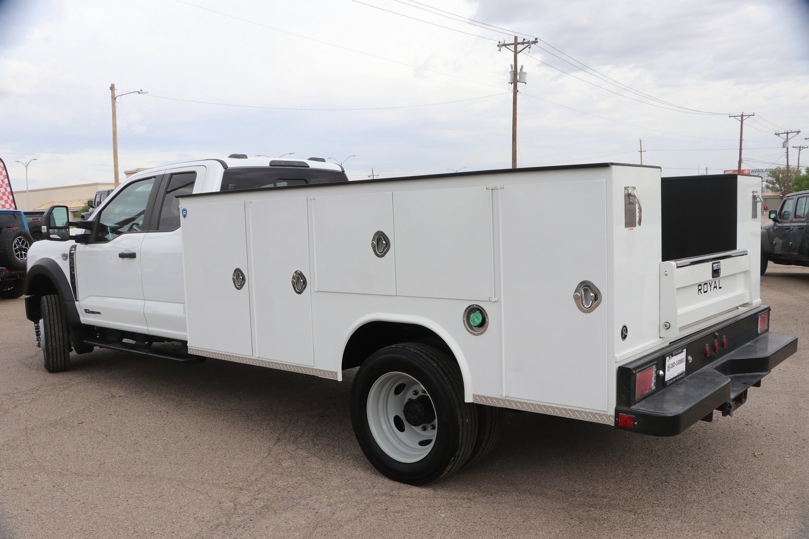 Used 2023 Ford F550 2WD SuperCab Super Duty image 5