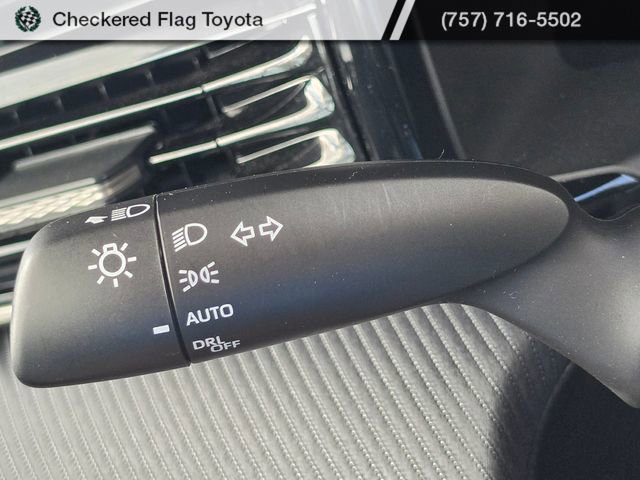 Used 2025 Toyota Camry SE w/ Convenience Package image 33