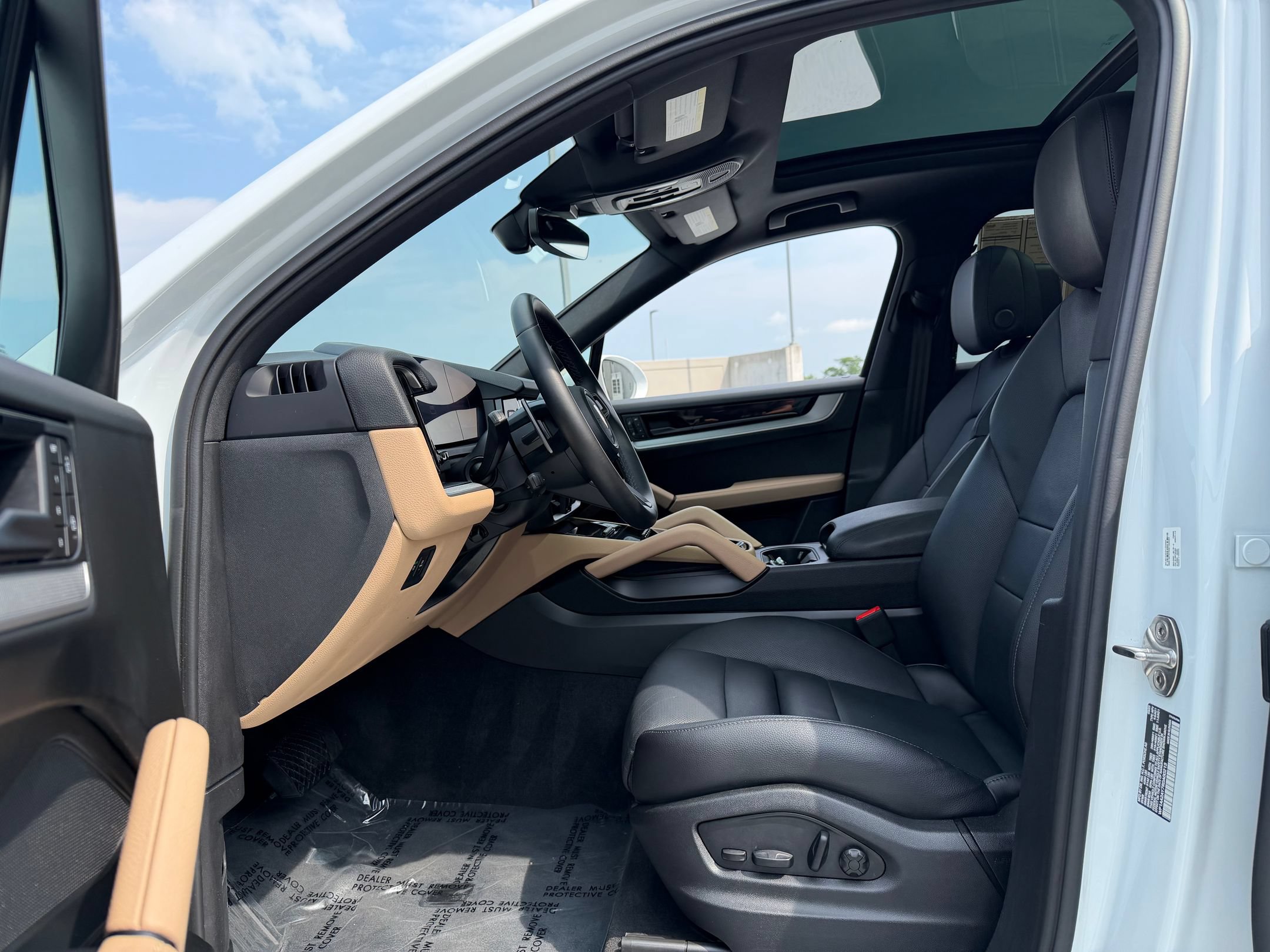 Certified 2024 Porsche Cayenne AWD/4WD image 32