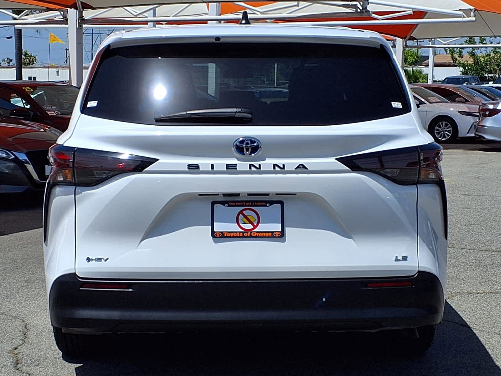Certified 2025 Toyota Sienna LE FWD image 5