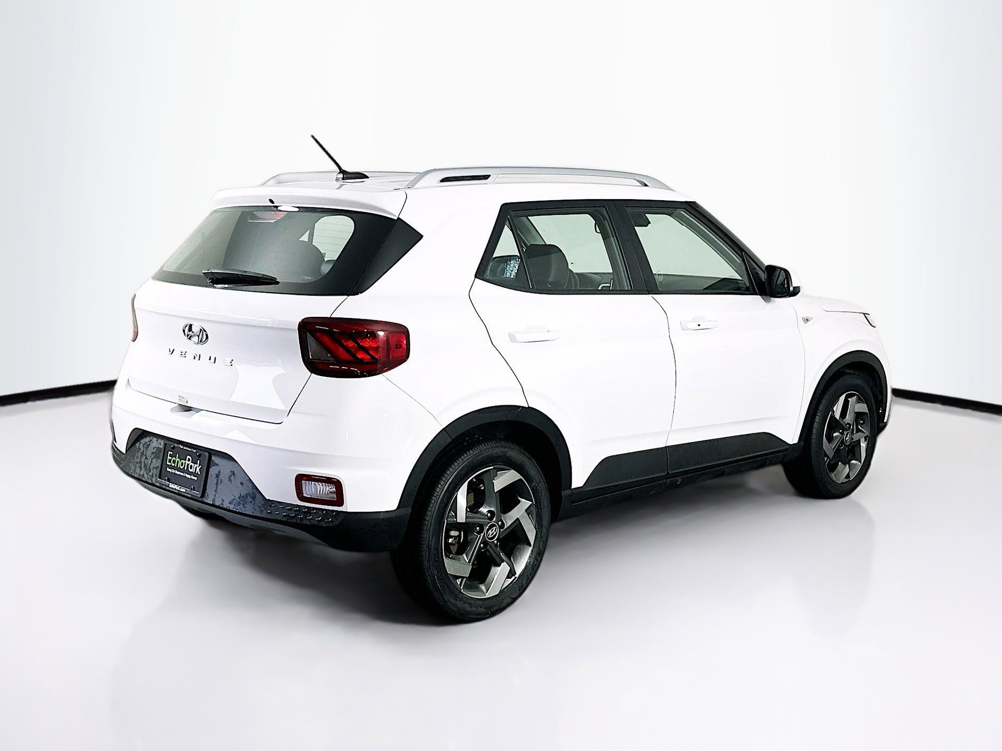 Used 2024 Hyundai Venue Limited image 9