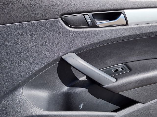 Used 2013 Volkswagen Passat 2.5 SE image 12