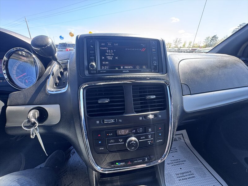 Used 2015 Dodge Grand Caravan R/T FWD image 19