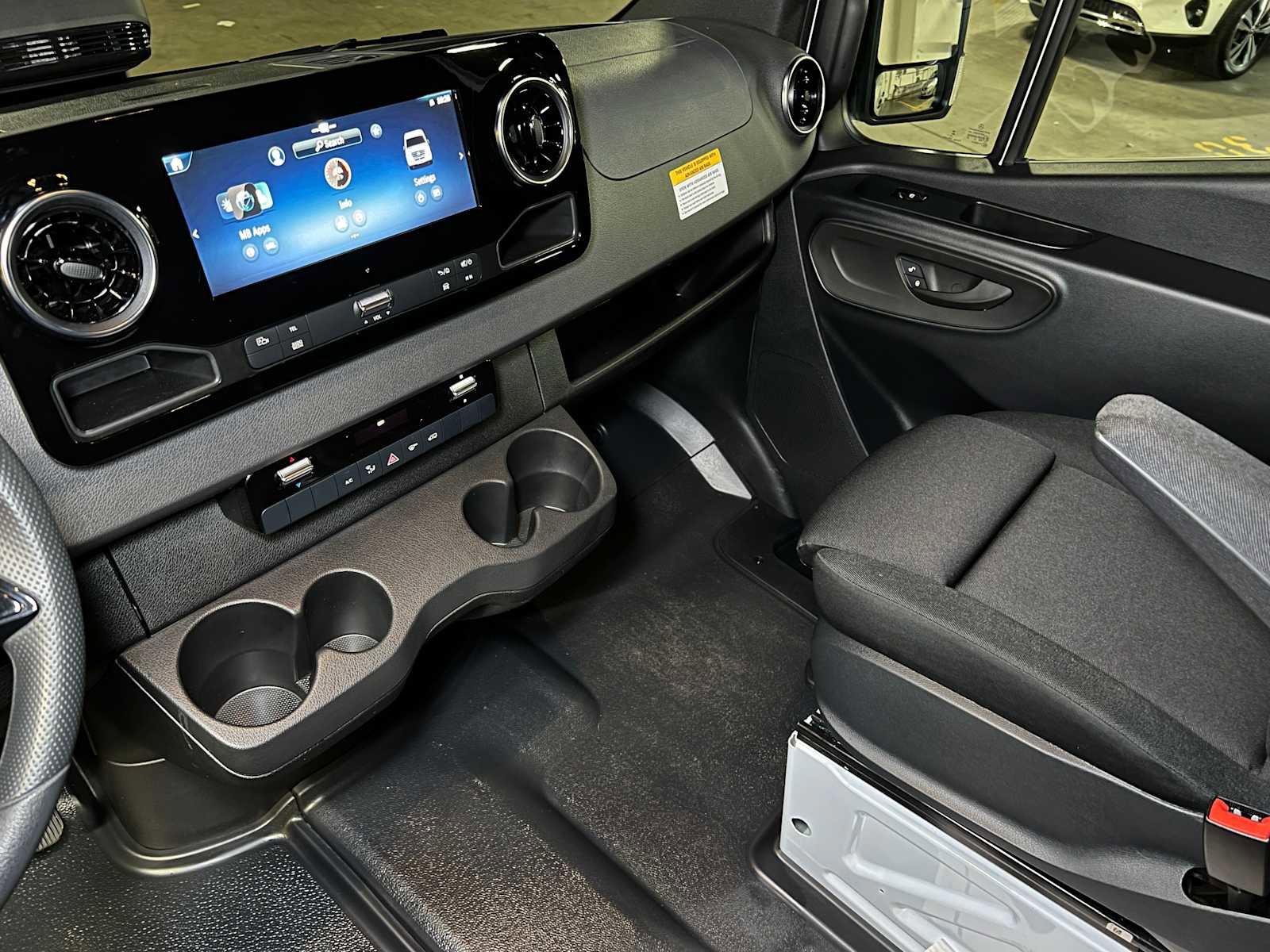 Used 2025 Mercedes-Benz Sprinter 2500 image 35