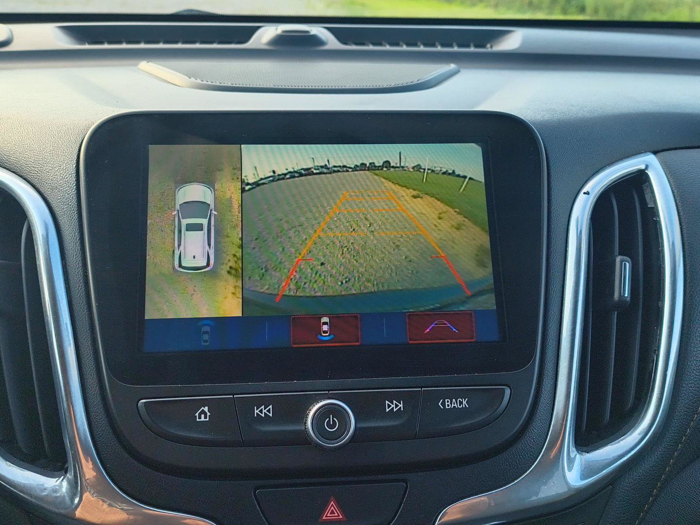 Used 2018 Chevrolet Equinox Premier FWD image 11
