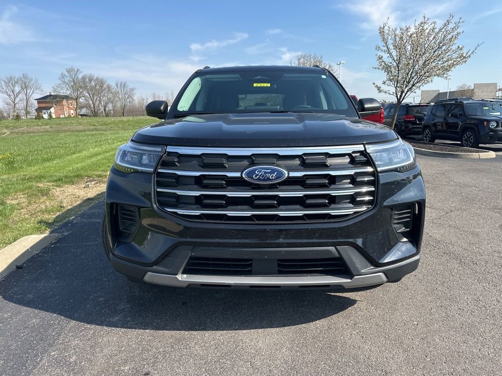 Used 2025 Ford Explorer Active image 2