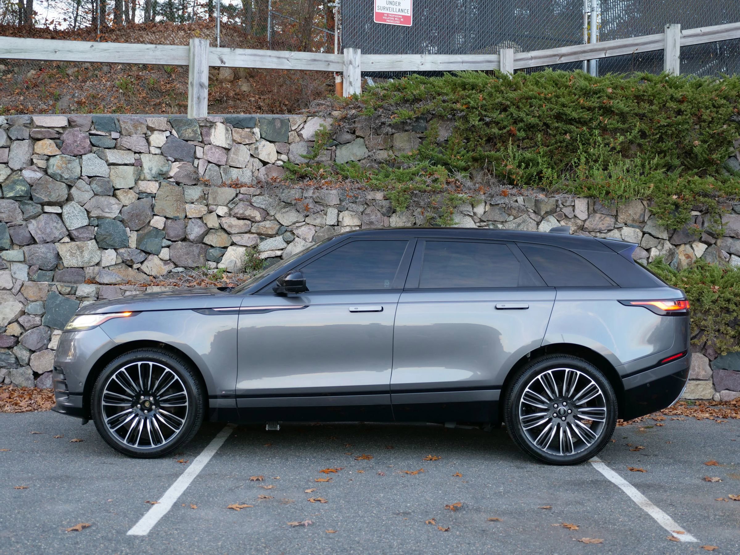 Used 2018 Land Rover Range Rover Velar R-Dynamic HSE image 6