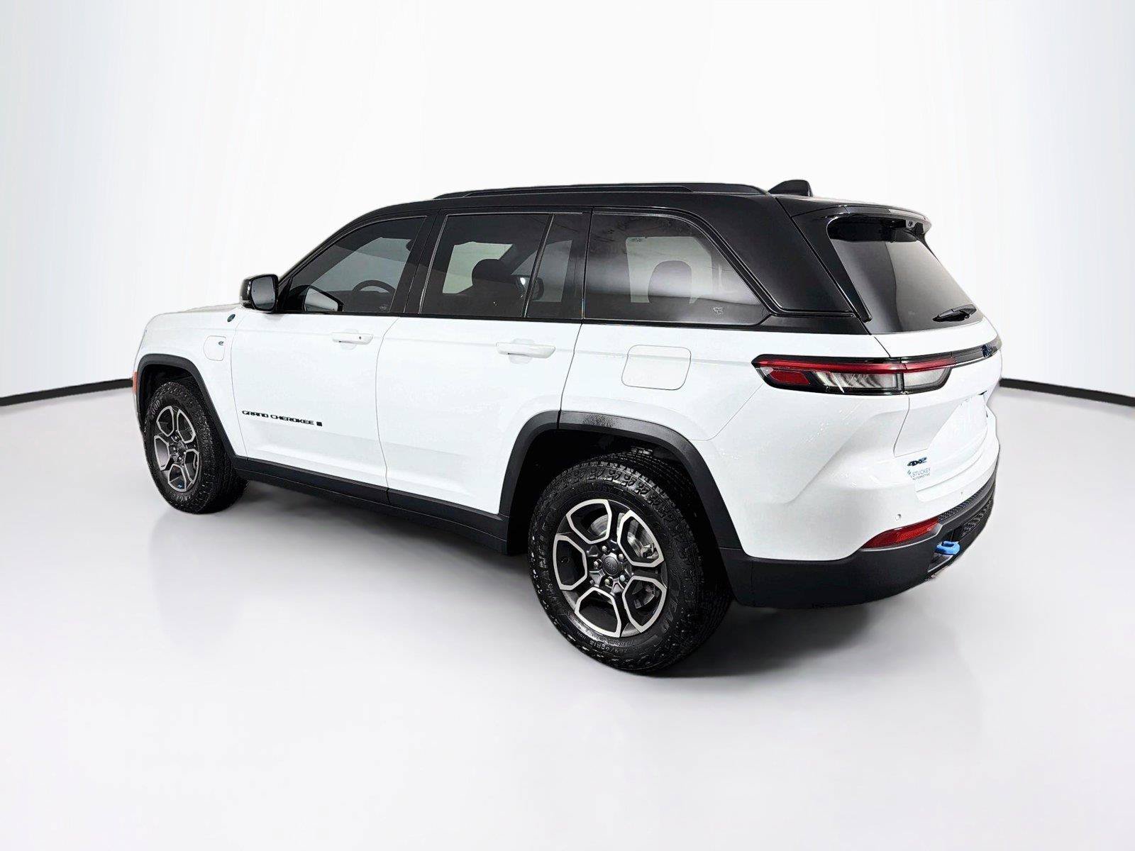 Used 2023 Jeep Grand Cherokee Trailhawk 4xe AWD/4WD image 9
