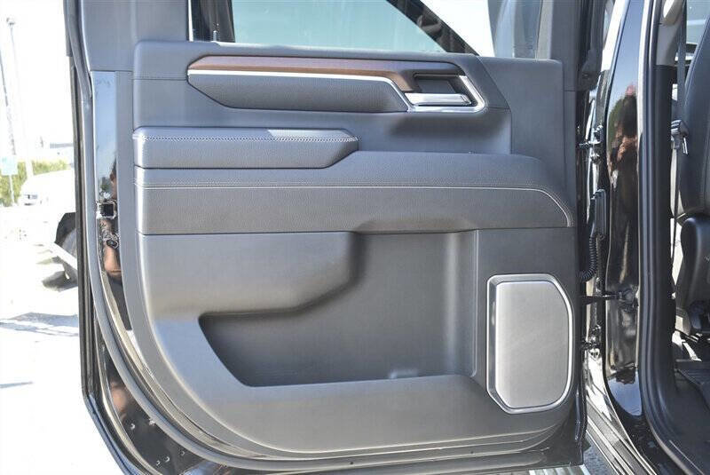 Used 2024 GMC Sierra 3500 Denali w/ Denali Reserve Package image 21