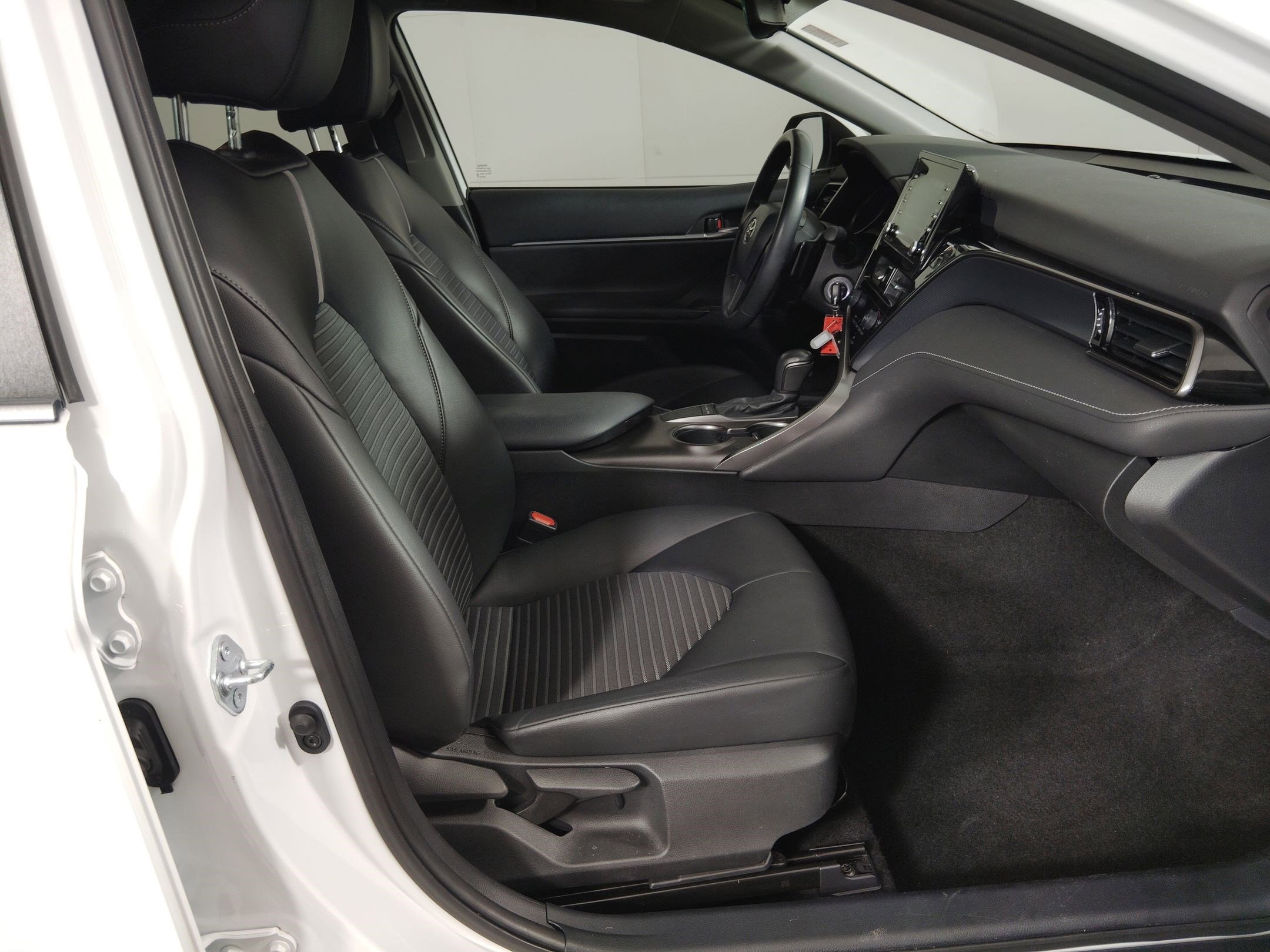 Used 2022 Toyota Camry SE image 27