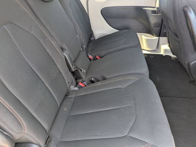 Used 2018 Chrysler Pacifica Touring Plus w/ Tire & Wheel Group FWD image 12