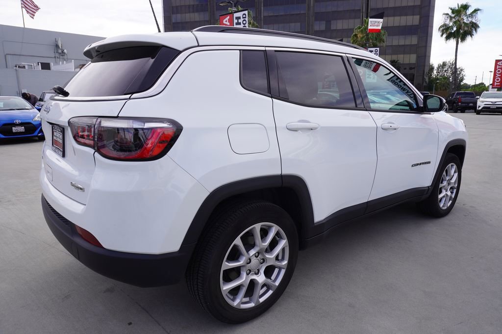 Used 2023 Jeep Compass Latitude image 5