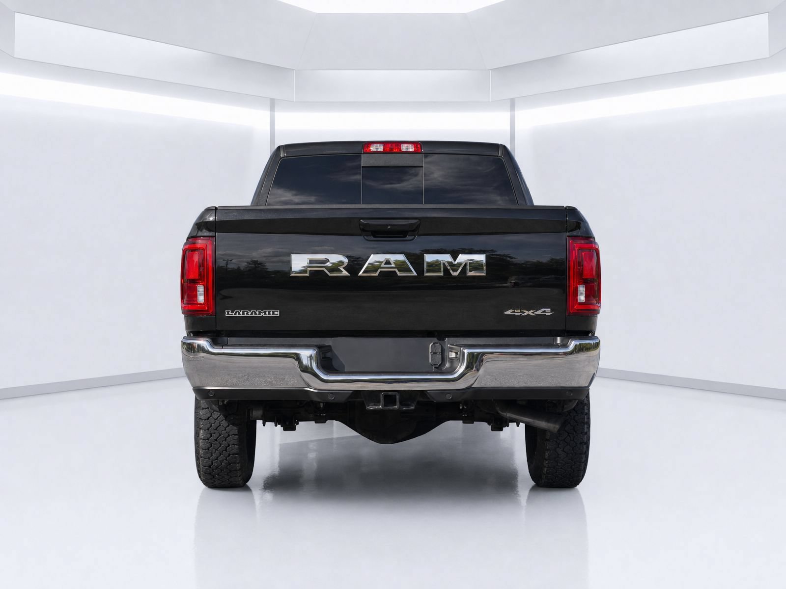 Used 2025 RAM 2500 Laramie AWD/4WD image 7