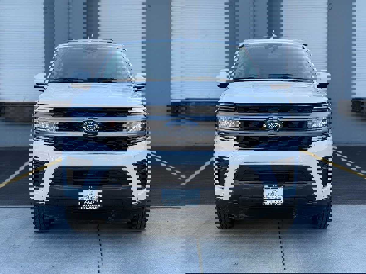 Used 2024 Ford Expedition Max XLT image 6