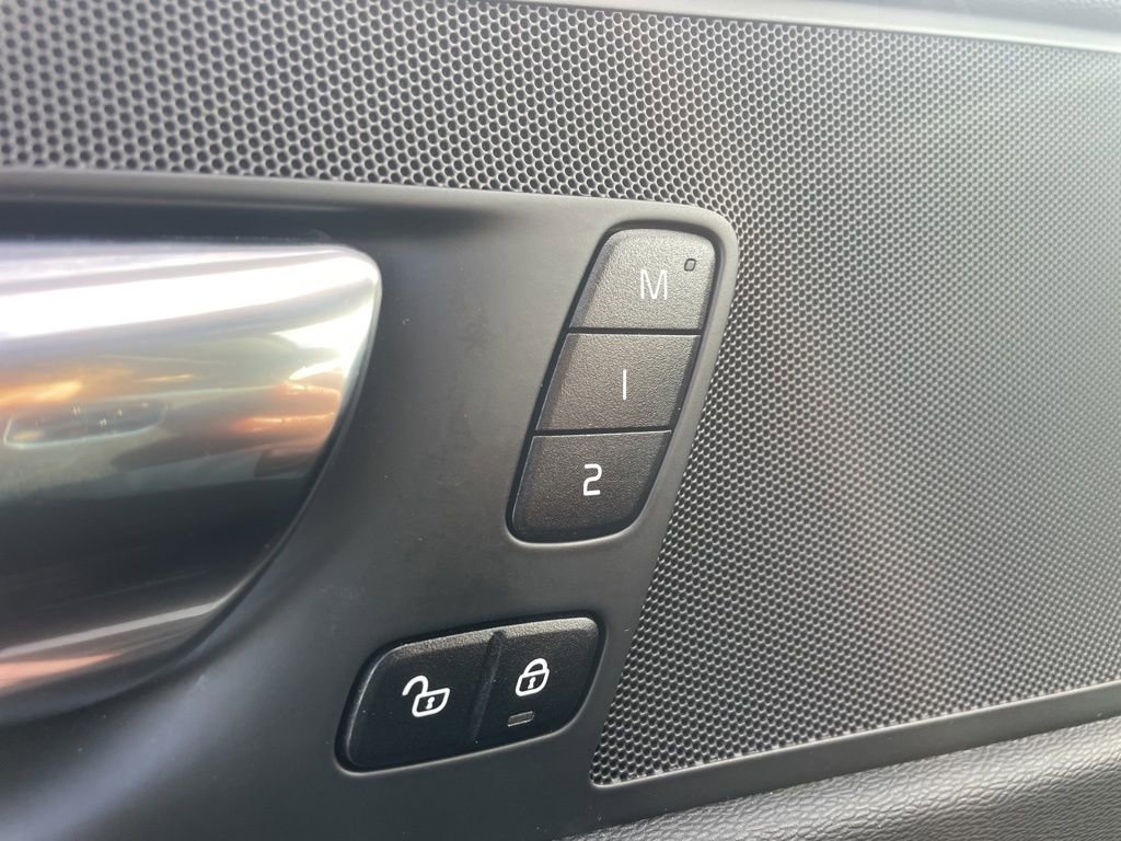 Certified 2023 Volvo XC60 B5 Plus w/ Climate Package image 29