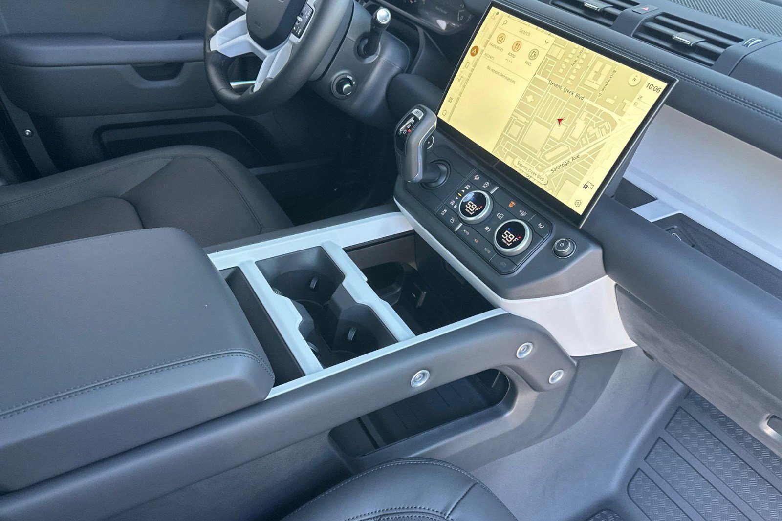 New 2026 Land Rover Defender 130 X-Dynamic SE image 27