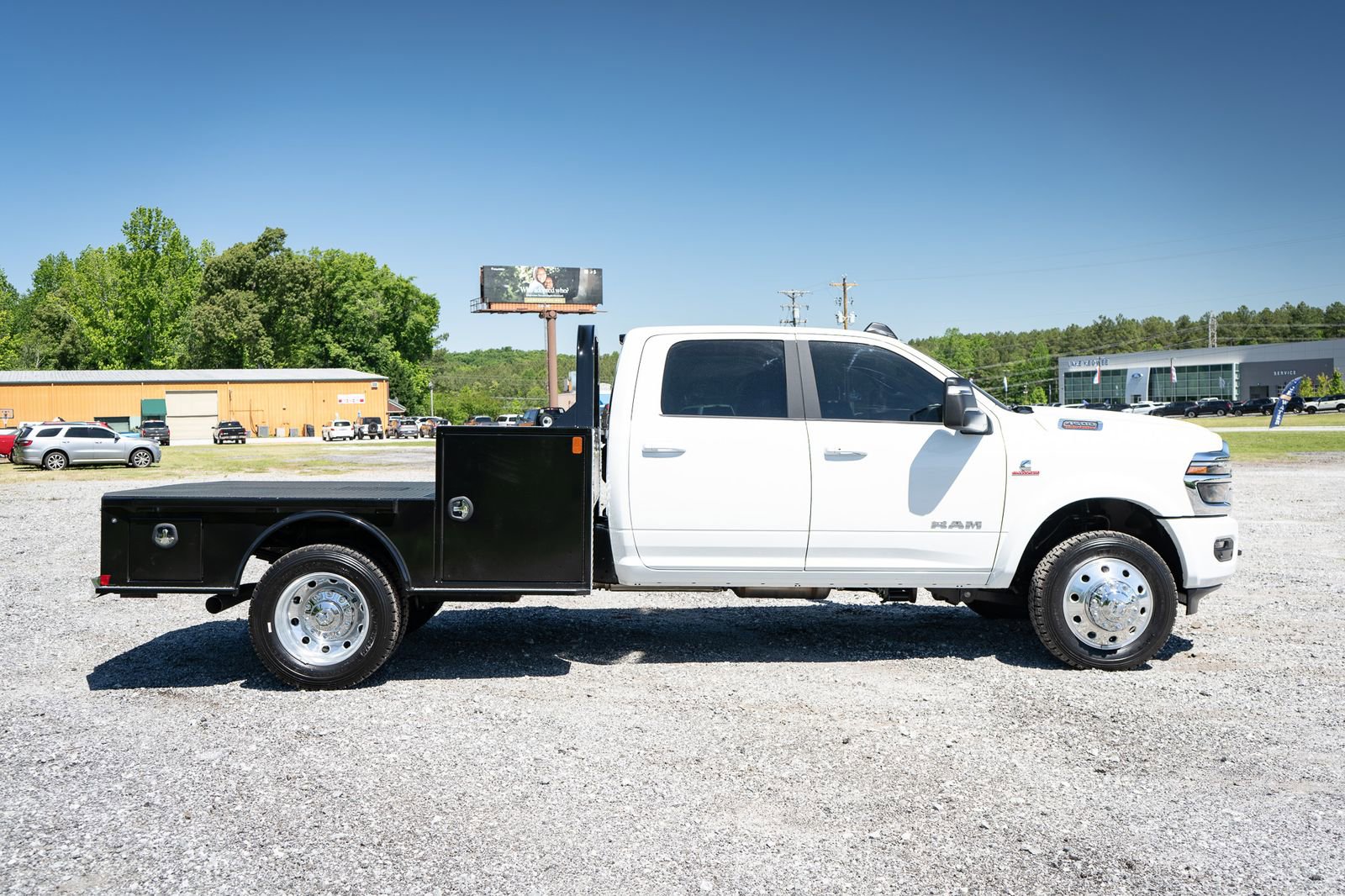 Used 2026 RAM 4500 4x4 Crew Cab DRW w/ Laramie Trim Package image 10
