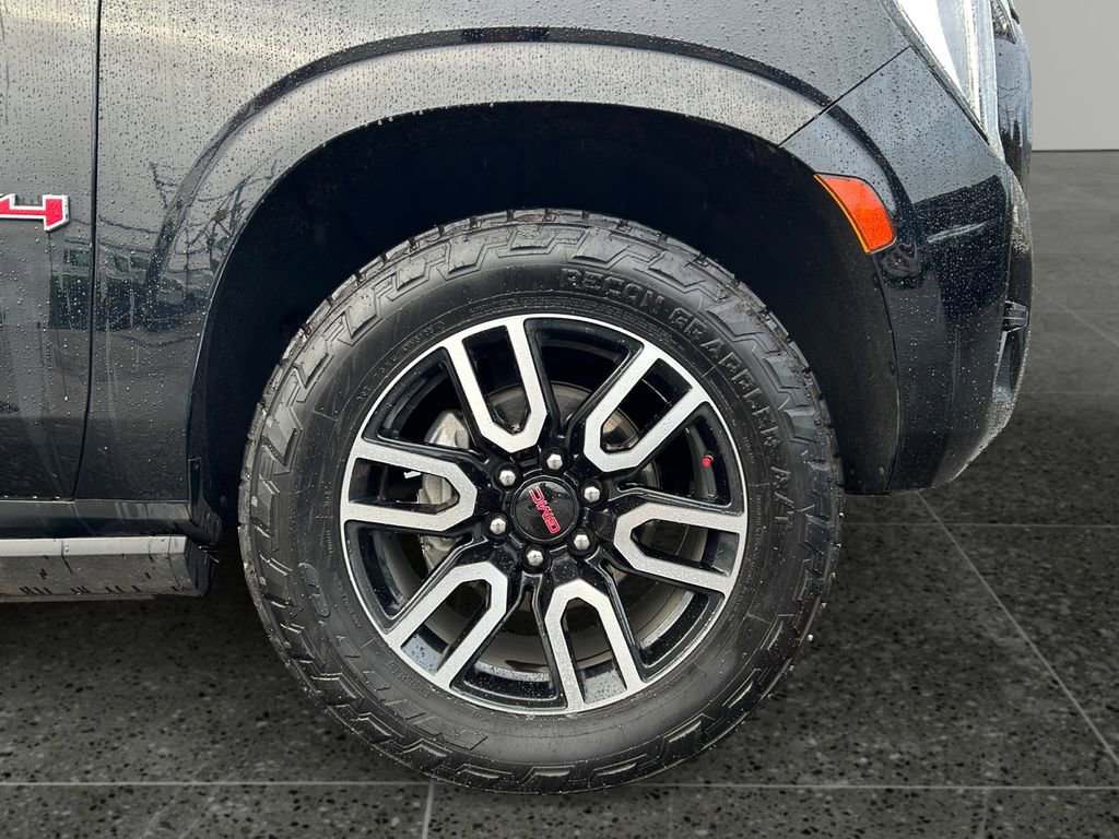 Used 2022 GMC Yukon AT4 w/ Technology Package image 9