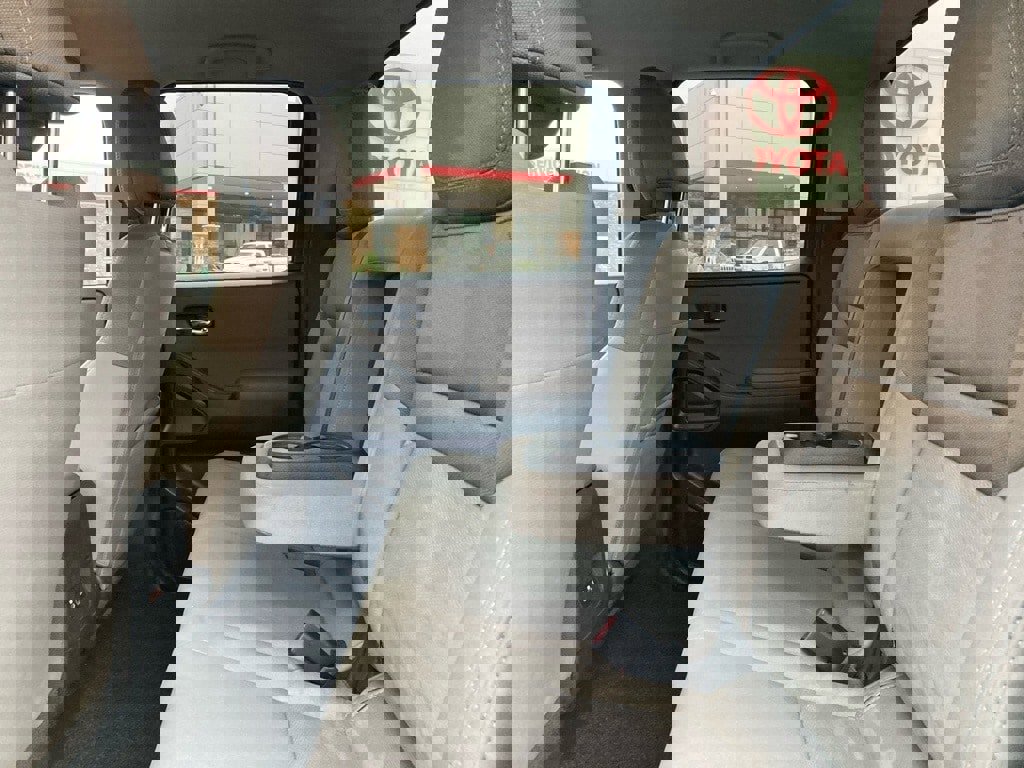 Used 2024 Nissan Frontier SV image 11