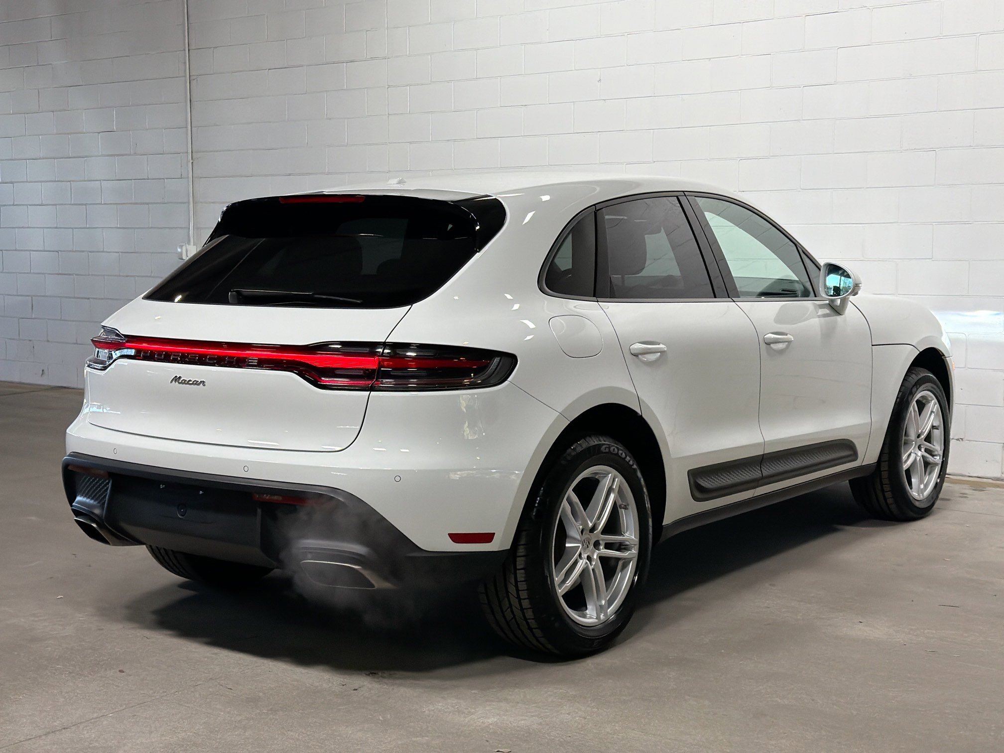 Certified 2025 Porsche Macan image 7