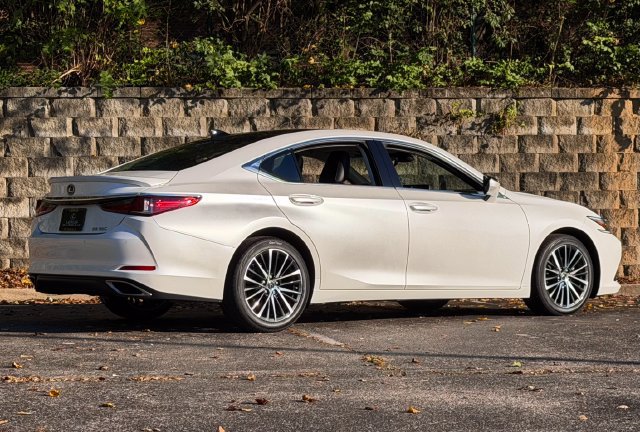 Certified 2024 Lexus ES 350 w/ Premium Package FWD image 6