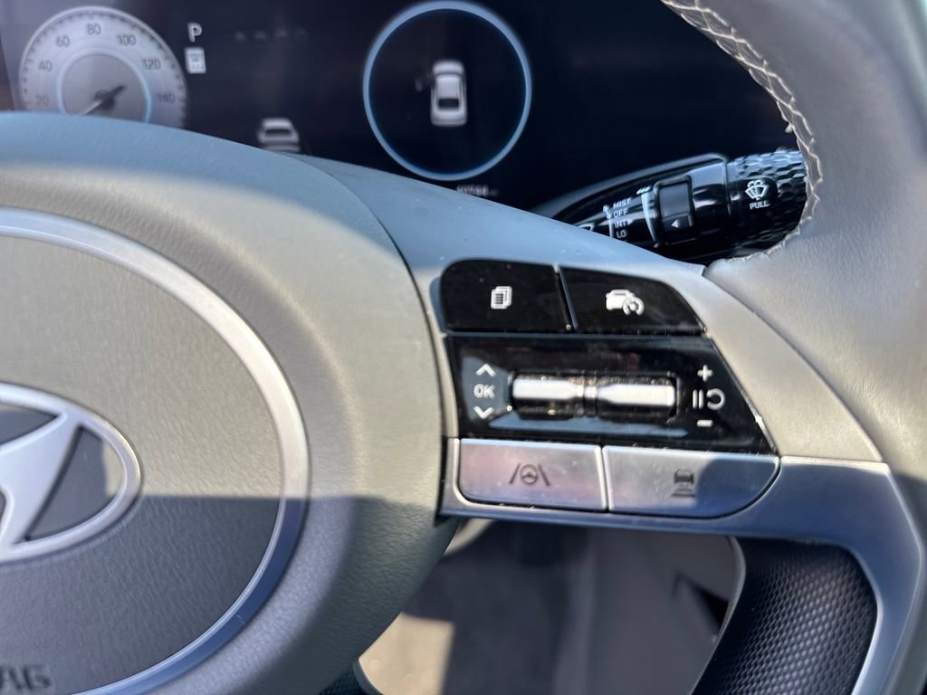 Used 2025 Hyundai Elantra SEL image 18