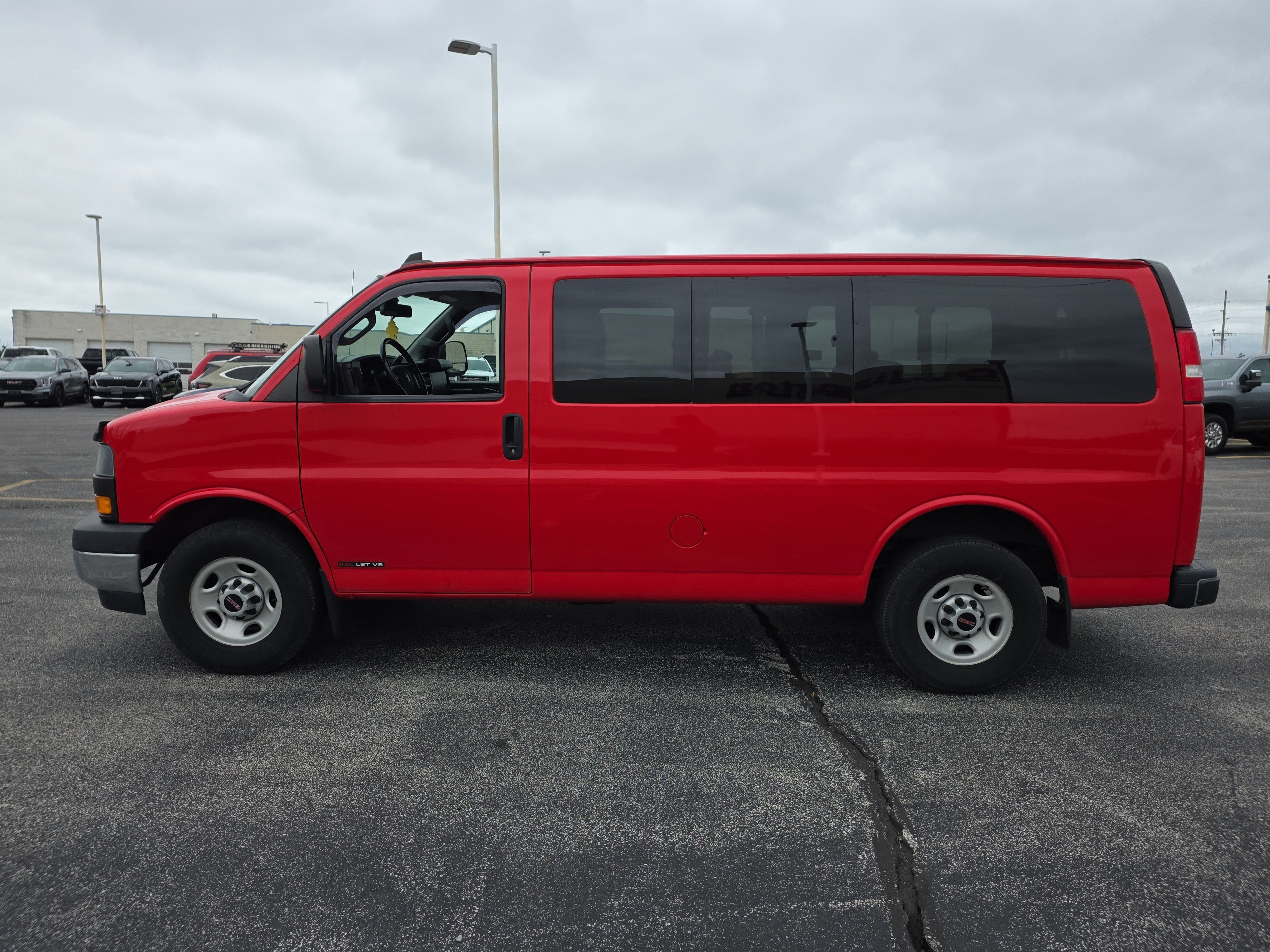 Used 2021 GMC Savana 3500 LS w/ Chrome Appearance Package RWD image 7