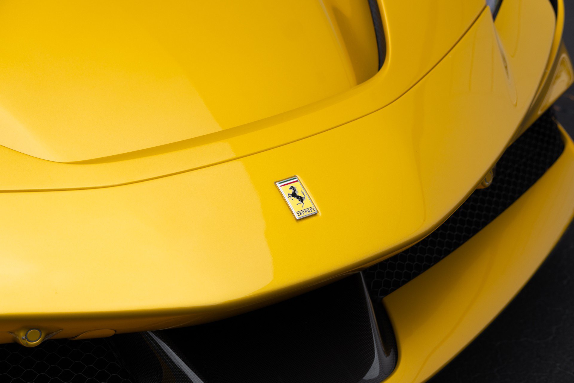 Used 2022 Ferrari SF90 Spider AWD/4WD image 16