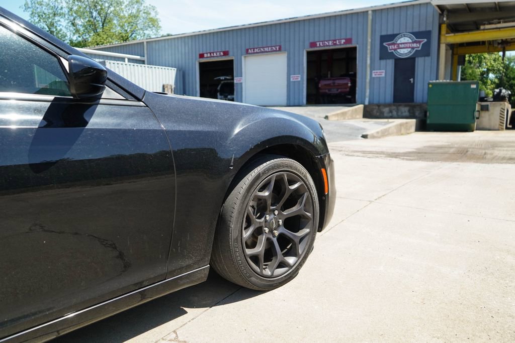 Used 2019 Chrysler 300 S image 18