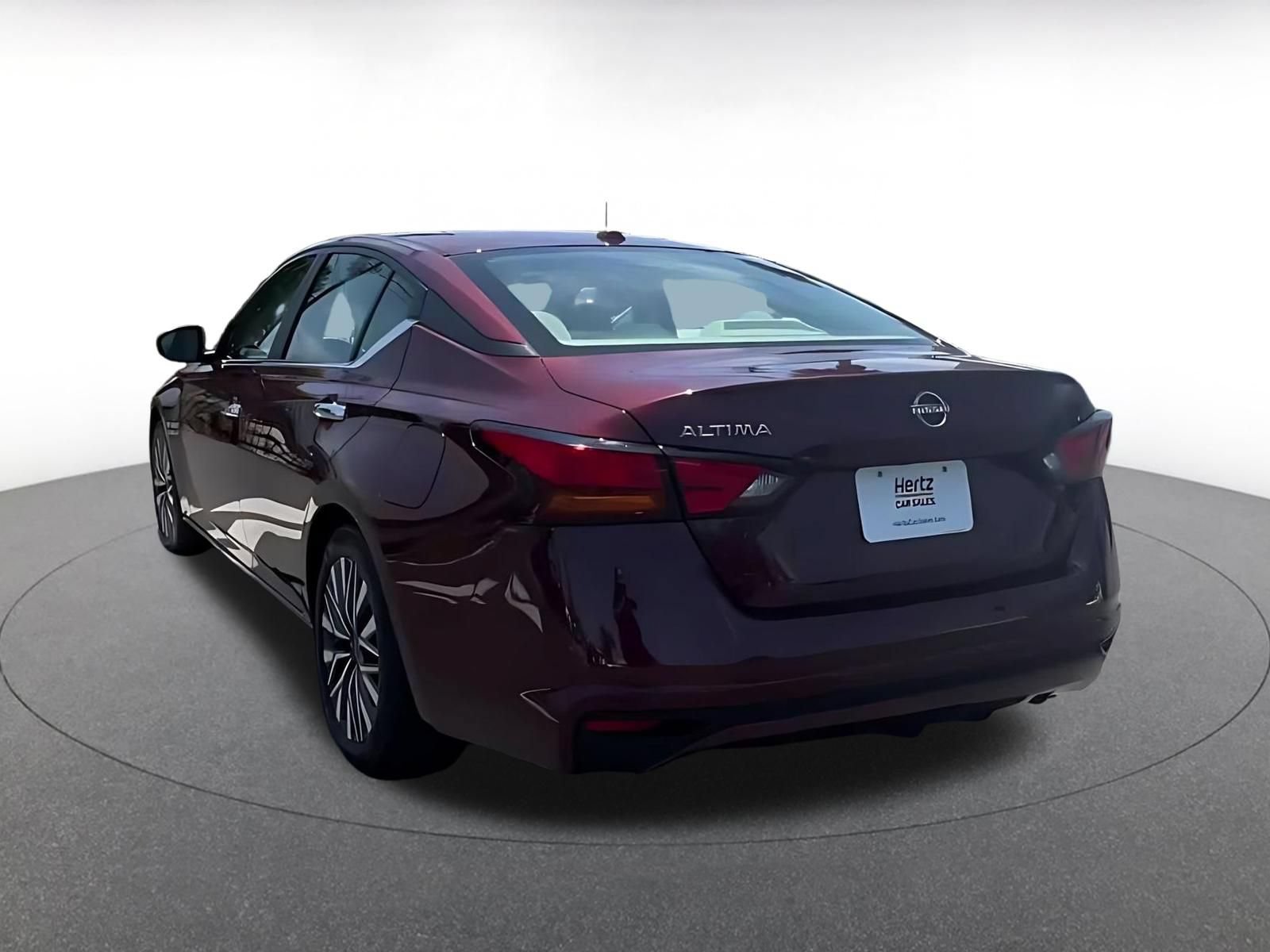 Used 2025 Nissan Altima 2.5 SV FWD image 11