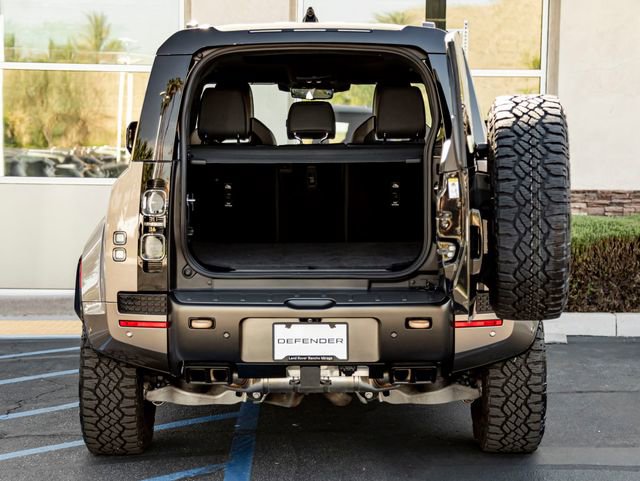 Used 2025 Land Rover Defender 110 AWD/4WD image 30