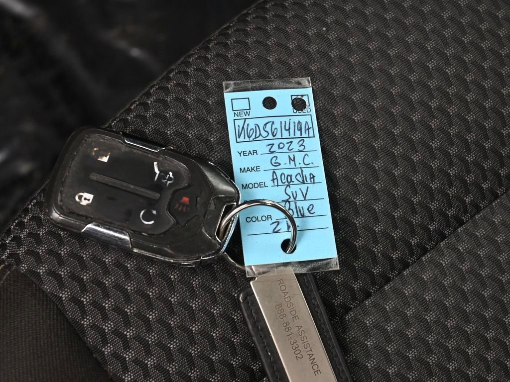 Used 2023 GMC Acadia SLE w/ Driver Convenience Package image 18