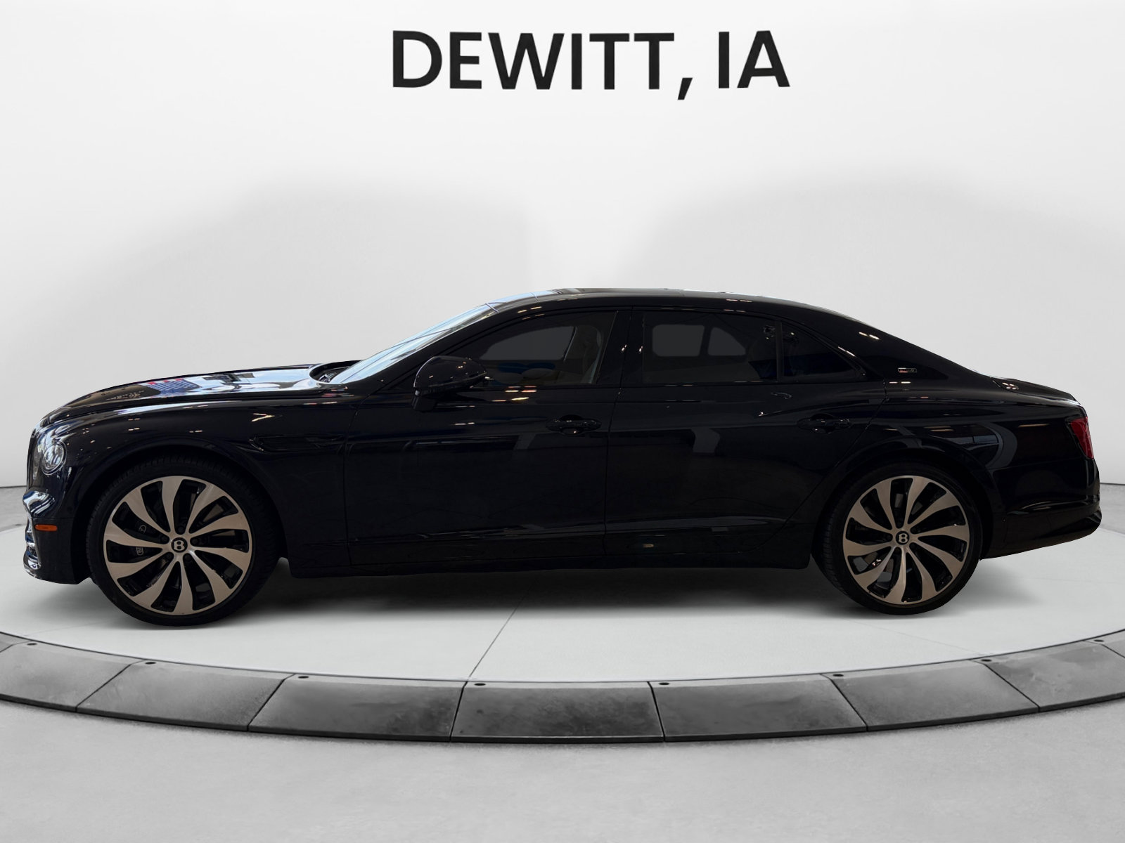 Used 2024 Bentley Flying Spur V8 AWD/4WD image 2